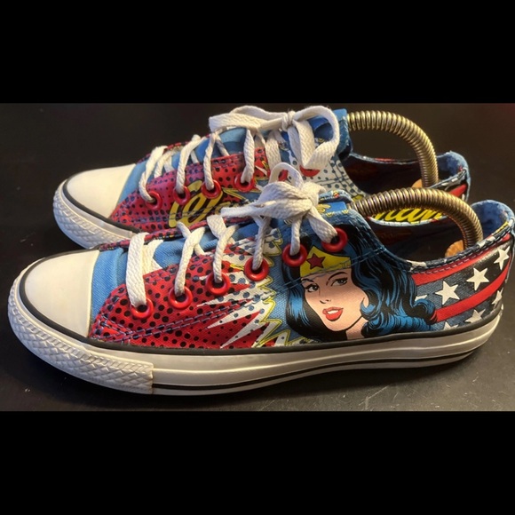 Converse Shoes - Converse x Wonder Woman Low top Print Gold Crown RARE TM&DC Comics/Converse EUC